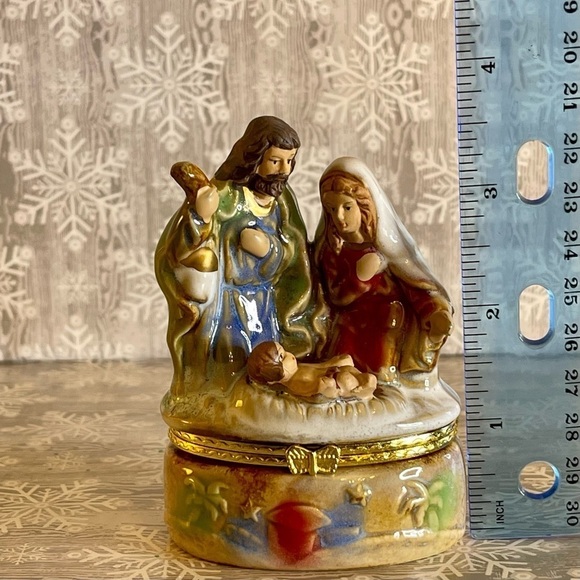 Blessed Family Nativity Lusterware Trinket Pill Box EUC - Picture 16 of 16